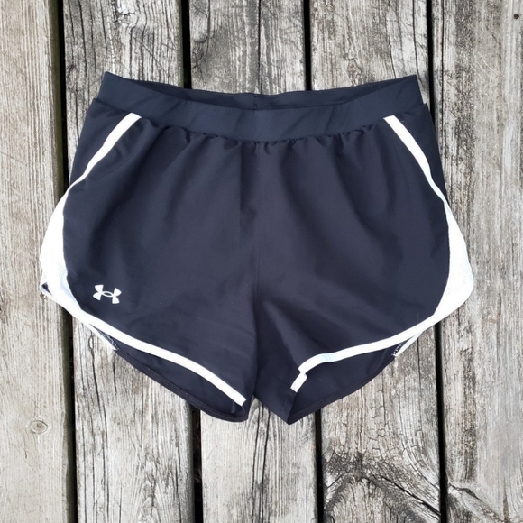 2 pairs of women's Under Armour athletic shorts size medium in great condition - Picture 3 of 6